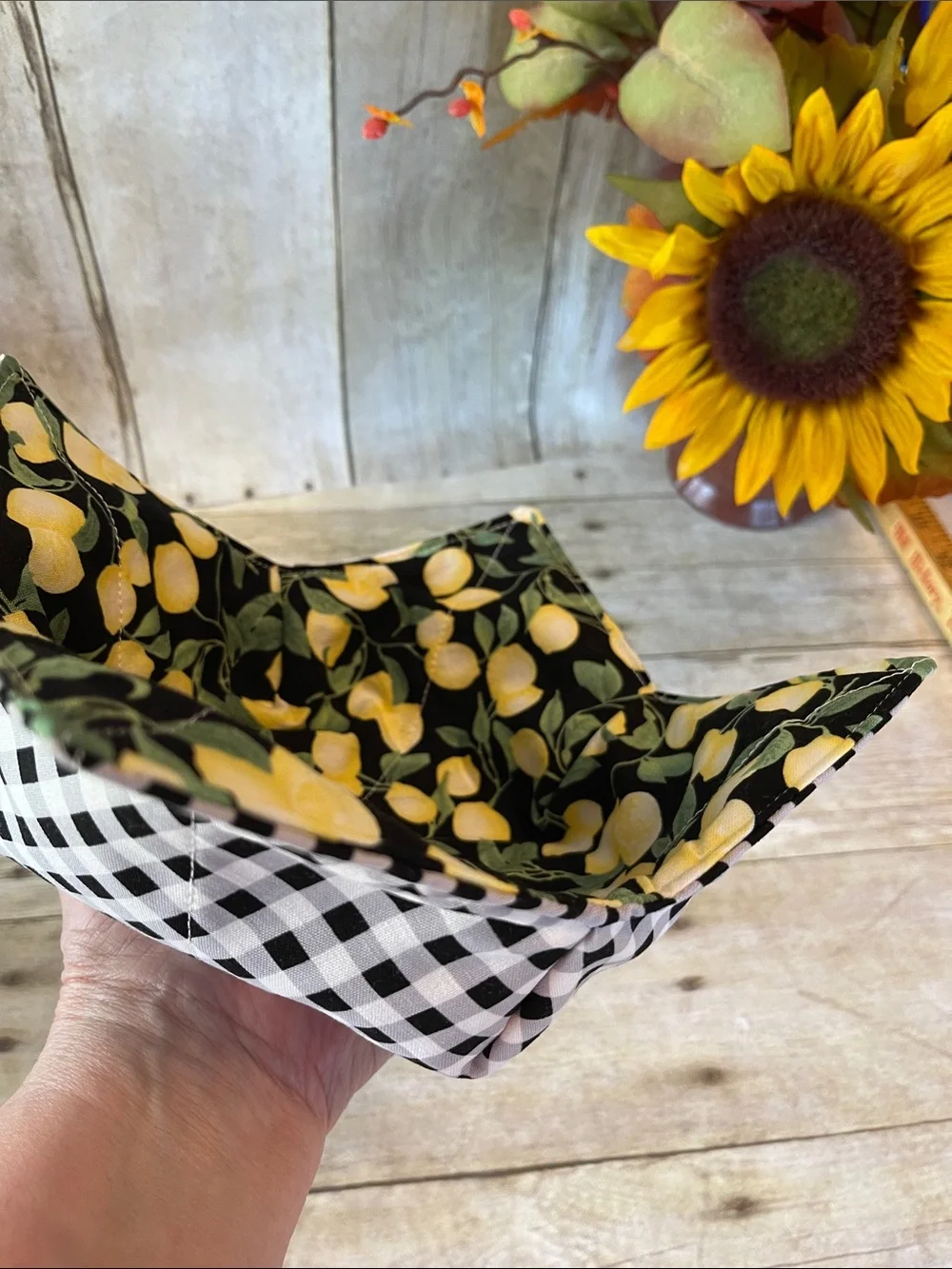 Microwave /Ice Cream Bowl Cozy Reversible Yellow & Black Lemons